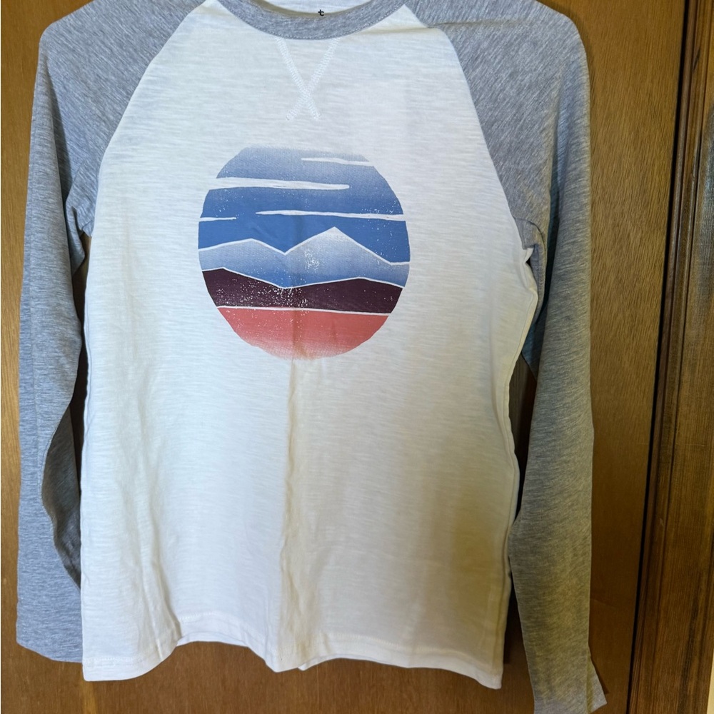 NWT True Craft Boy's Gray and White Long Sleeve Tee